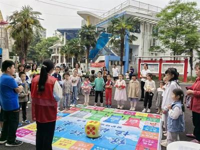 武漢經(jīng)開區(qū)佳泰社區(qū)開展青少年創(chuàng)新環(huán)?；顒?></a></div>
<div   id=